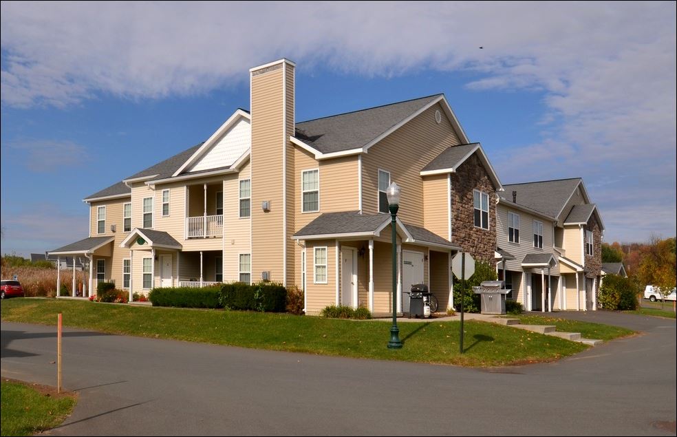 King's Isle Apartments in Mechanicville, NY - Building Photo