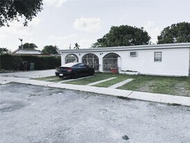 343 W 42nd St in Hialeah, FL - Building Photo