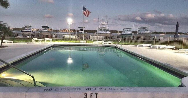 2424 N Federal Hwy in Boynton Beach, FL - Building Photo - Building Photo