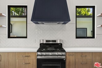 824 N Orange Grove Ave in Los Angeles, CA - Building Photo - Building Photo