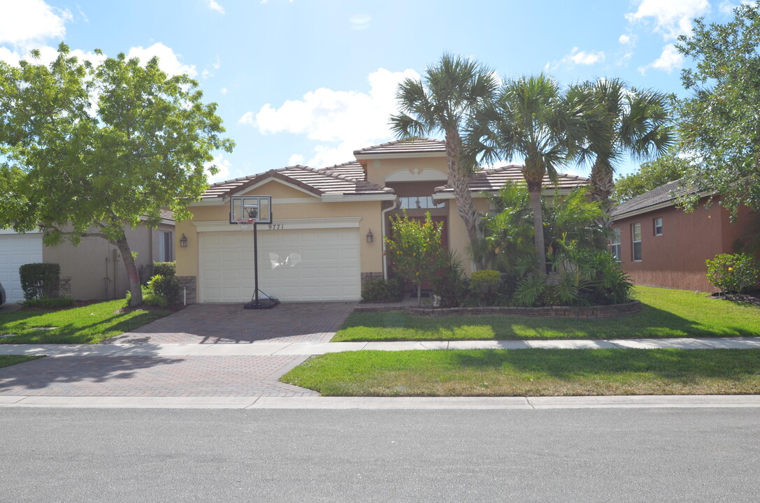 9771 SW Glenbrook Dr in Port St. Lucie, FL - Building Photo