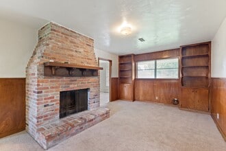 2105 Adams St in Baytown, TX - Building Photo - Building Photo