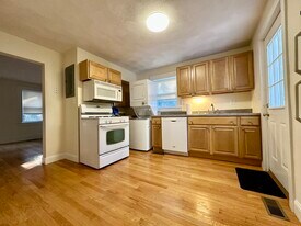 7 Rifle Ct, Unit 7 Rifle in Watertown, MA - Building Photo