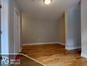 2752 N Mildred Ave, Unit 3 in Chicago, IL - Building Photo - Building Photo