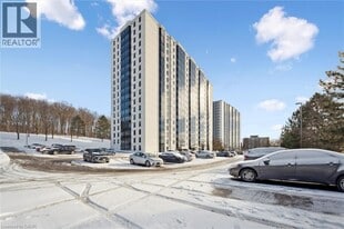 35 Green Valley Dr in Kitchener, ON - Building Photo