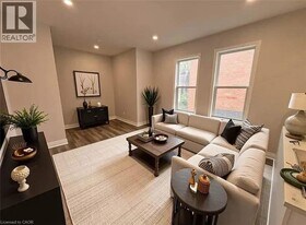 200 Holton Ave S in Hamilton, ON - Building Photo