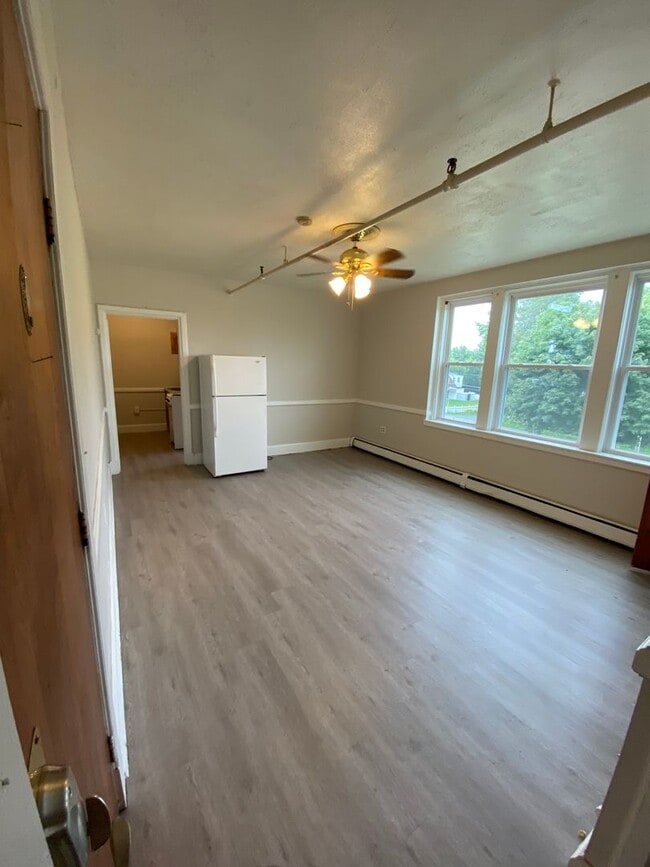 423 Pelham St in Methuen, MA - Building Photo - Building Photo