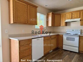 213 Cres View Ln in Tooele, UT - Building Photo - Building Photo