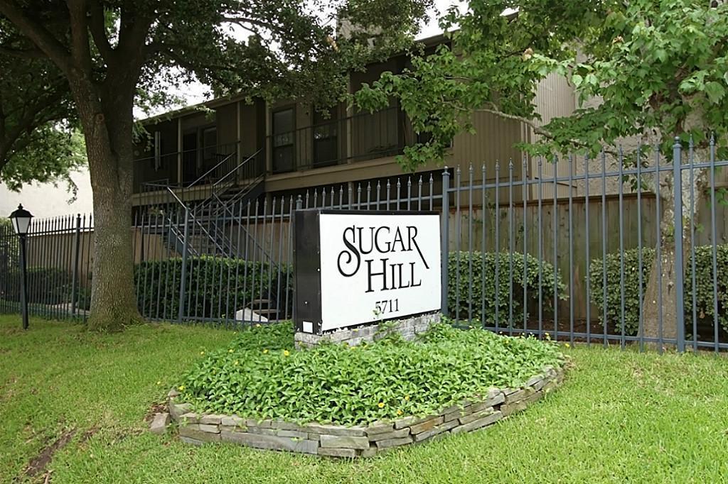 5711 Sugar Hill Dr in Houston, TX - Building Photo