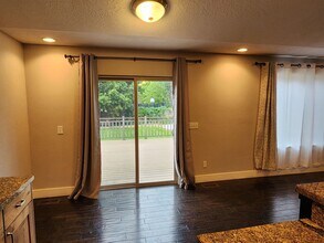 174 W 8600 S in Midvale, UT - Foto de edificio - Building Photo