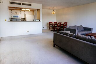 2240 Kuhio Ave. in Honolulu, HI - Building Photo - Building Photo