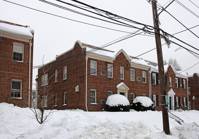 2229 40th Pl NW