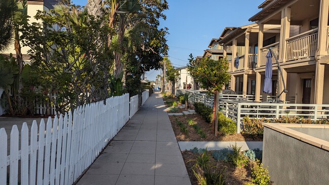 806 Kennebeck Ct in San Diego, CA - Foto de edificio - Building Photo