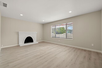 7066 Lynnetree Way in Citrus Heights, CA - Building Photo - Building Photo