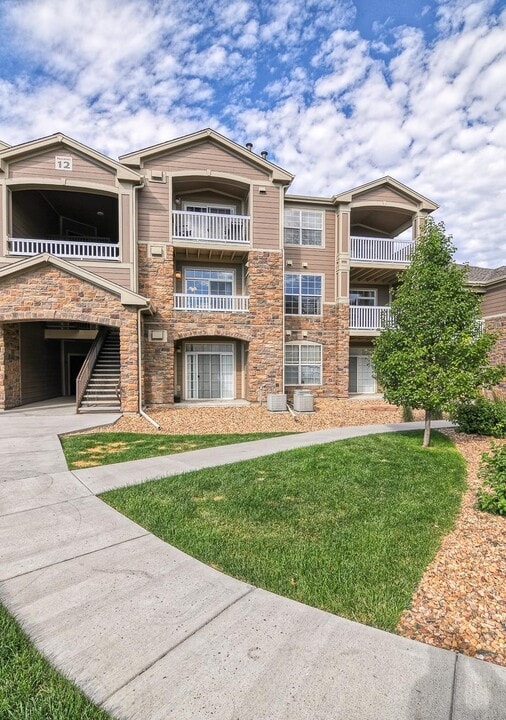 7440 S Blackhawk St in Englewood, CO - Foto de edificio