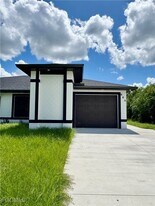 668 Chemstrand St E in Lehigh Acres, FL - Building Photo