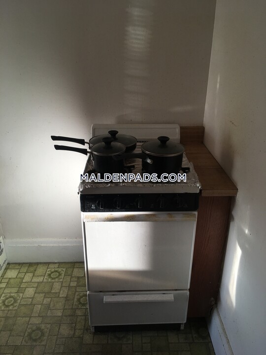 349 Pleasant St in Malden, MA - Building Photo