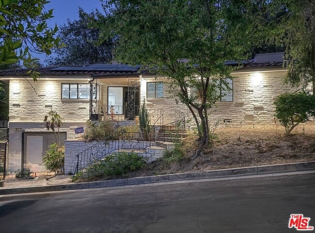 4108 Valley Vista Ct in Los Angeles, CA - Foto de edificio - Building Photo