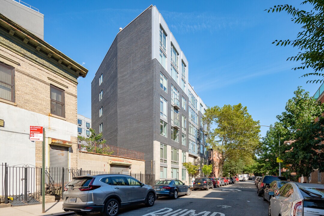 82 Irving Pl in Brooklyn, NY - Building Photo