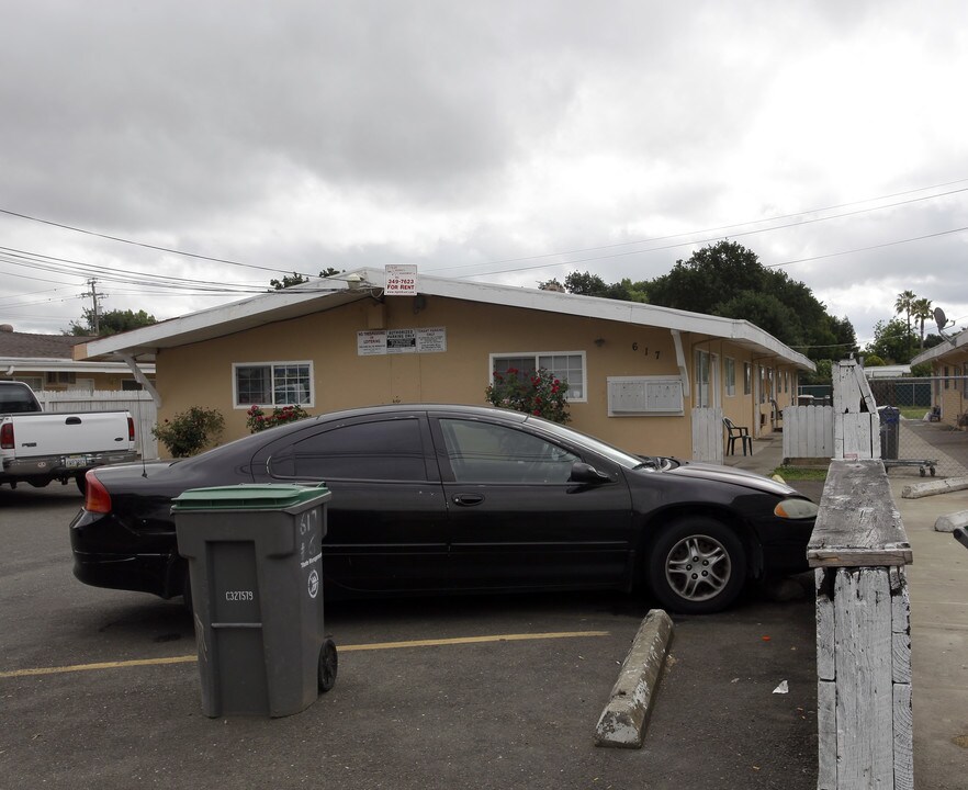 617 Maple St in West Sacramento, CA - Foto de edificio