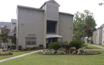 Cypress Run Apartments in New Orleans, LA - Foto de edificio - Building Photo