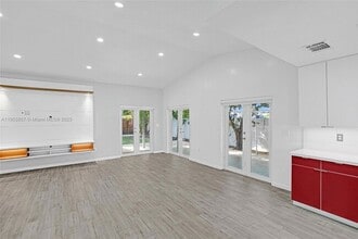 11482 SW 181st St in Miami, FL - Foto de edificio - Building Photo