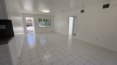 112 SE 3rd Ave in Hallandale Beach, FL - Building Photo - Building Photo