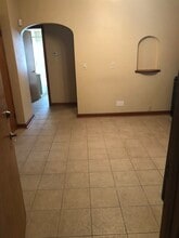 1414 Marquette Ave, Unit 2 upper in South Milwaukee, WI - Foto de edificio - Building Photo