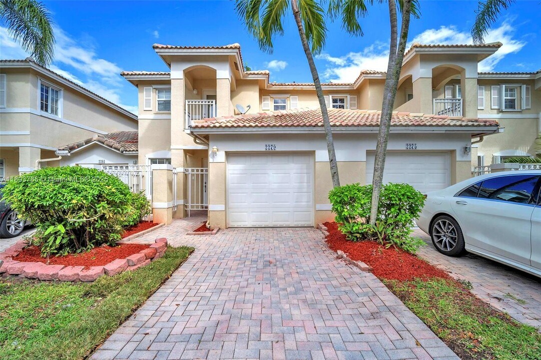 2279 NW 170th Ave in Pembroke Pines, FL - Building Photo