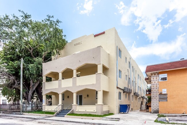 Creative Lifestyle Realty Apartments in Miami, FL - Building Photo - Building Photo