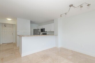 1401 Bay Rd, Unit # 307 in Miami Beach, FL - Building Photo - Building Photo