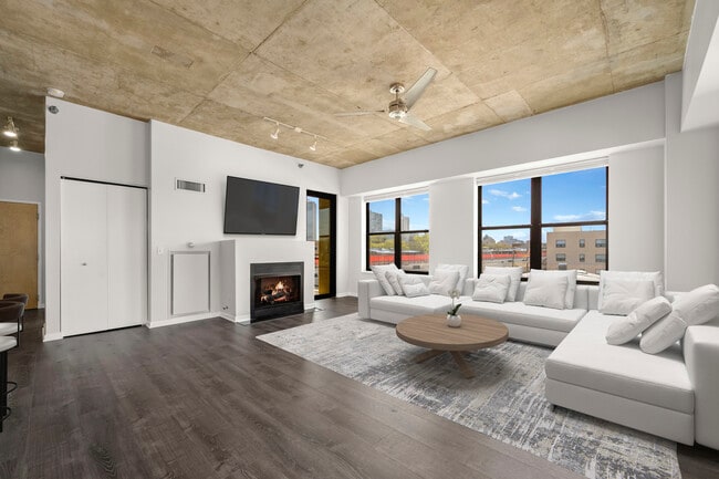 1122 W Catalpa Ave in Chicago, IL - Building Photo - Building Photo