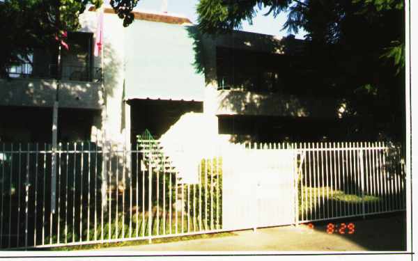 The Lynea Apartments in Los Angeles, CA - Building Photo