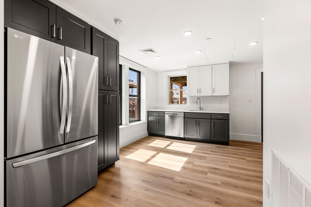 434 Massachusetts Ave in Cambridge, MA - Building Photo
