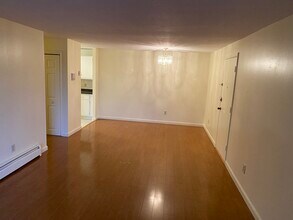 134 Mammoth Rd, Unit 14 in Hooksett, NH - Building Photo - Building Photo