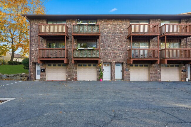 382 Knapps Hwy in Fairfield, CT - Building Photo - Building Photo