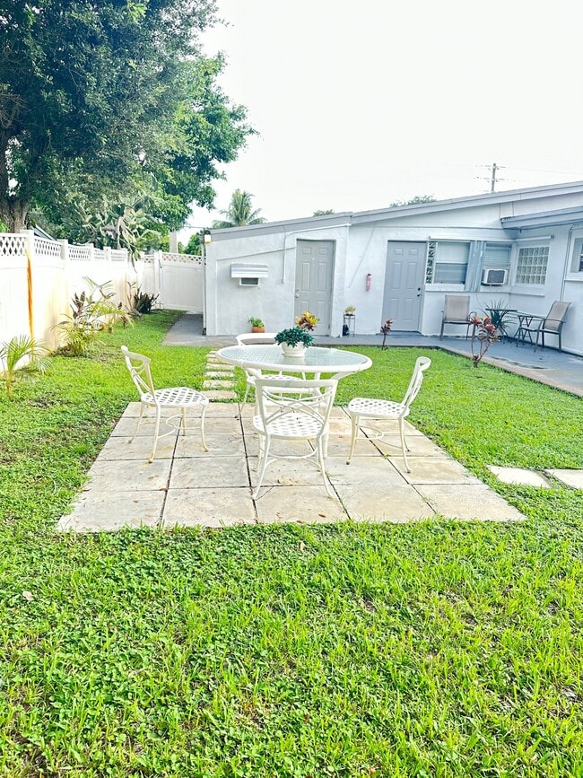 7121 Taft St, Unit 7121 TAFT ST b in Hollywood, FL - Foto de edificio - Building Photo