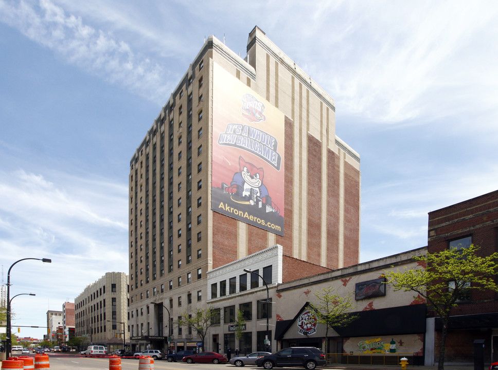 Mayflower Manor Senior Apartments in Akron, OH - Building Photo