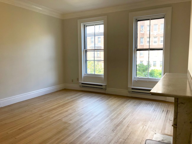 265 Beacon St, Unit 33 in Boston, MA - Foto de edificio - Building Photo