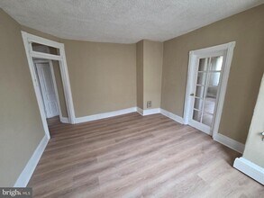 317 E Broad St in Palmyra, NJ - Foto de edificio - Building Photo