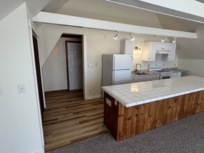 32 Western Ave, Unit 3 in Bath, ME - Foto de edificio - Building Photo