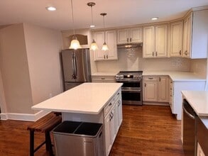 1 Howe St, Unit 2 in Somerville, MA - Building Photo - Building Photo