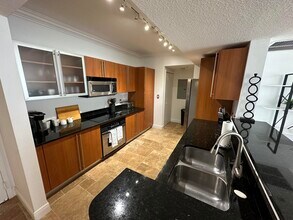 1551 N Flagler Dr in West Palm Beach, FL - Building Photo - Building Photo