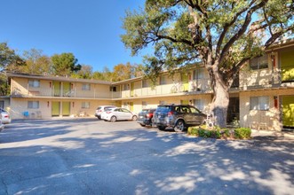 Newning Oaks Apartments in Austin, TX - Building Photo - Building Photo