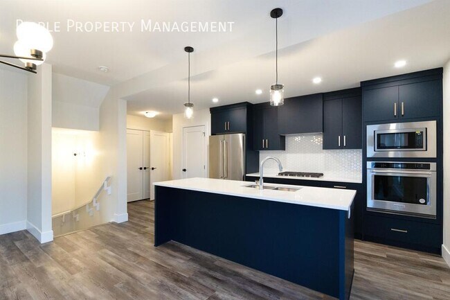 2857-2812 12 Ave SW in Calgary, AB - Building Photo - Building Photo