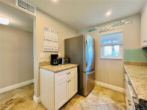 10310 S Ocean Dr in Jensen Beach, FL - Foto de edificio - Building Photo