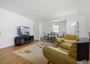 5612 Massachusetts Ave in Bethesda, MD - Foto de edificio - Building Photo