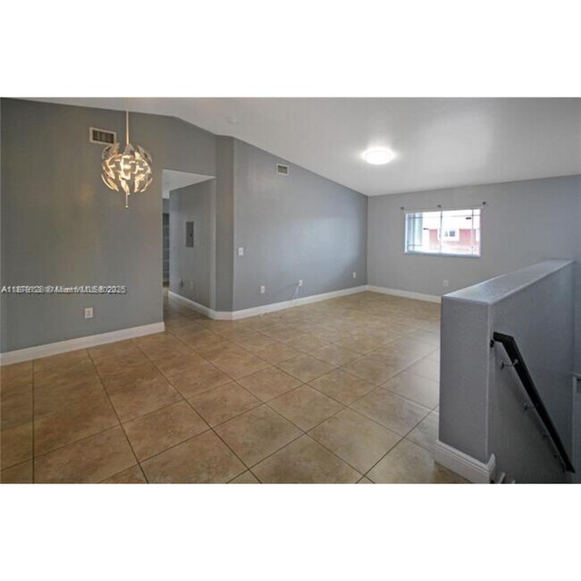 10953 W Okeechobee Rd in Hialeah, FL - Building Photo - Building Photo