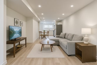 19 Reid Ave N in Hamilton, ON - Building Photo - Building Photo