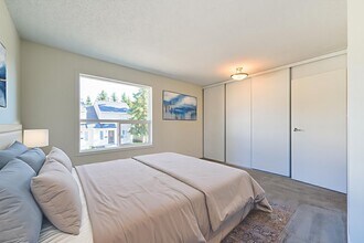 Granville Square in Edmonton, AB - Building Photo - Building Photo